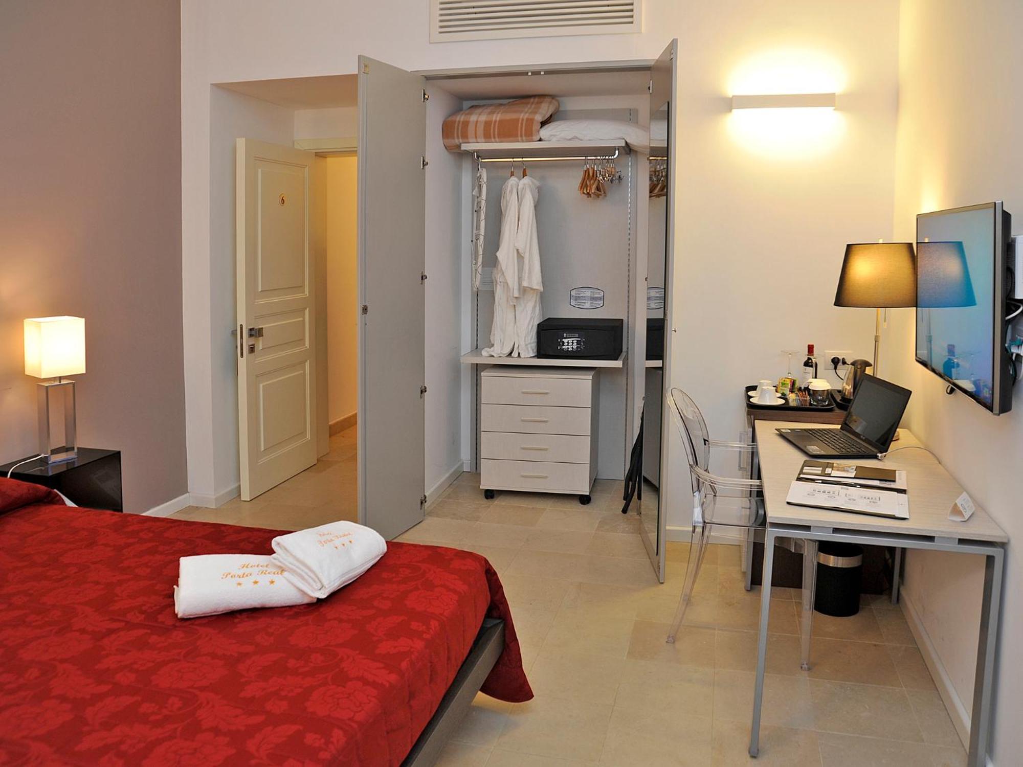 Hotel Porta Reale Ното Номер фото